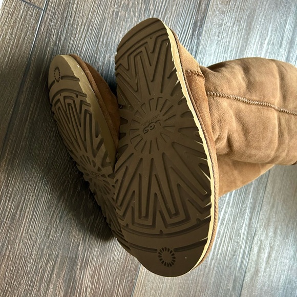 Authentic UGG Tan Shearling Boots 5815 - Picture 3 of 9